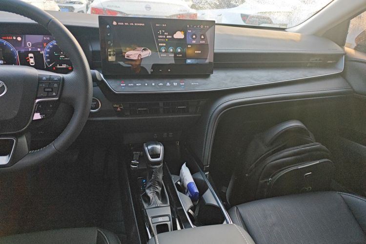 丰田 凯美瑞 2024款  双擎 2.0HG 尊贵版局部细节16