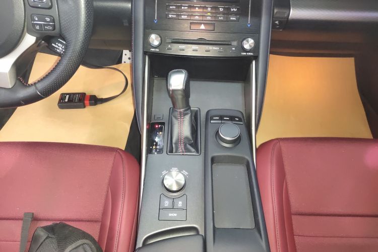 雷克萨斯IS 2017款 300 F SPORT版中控内饰18