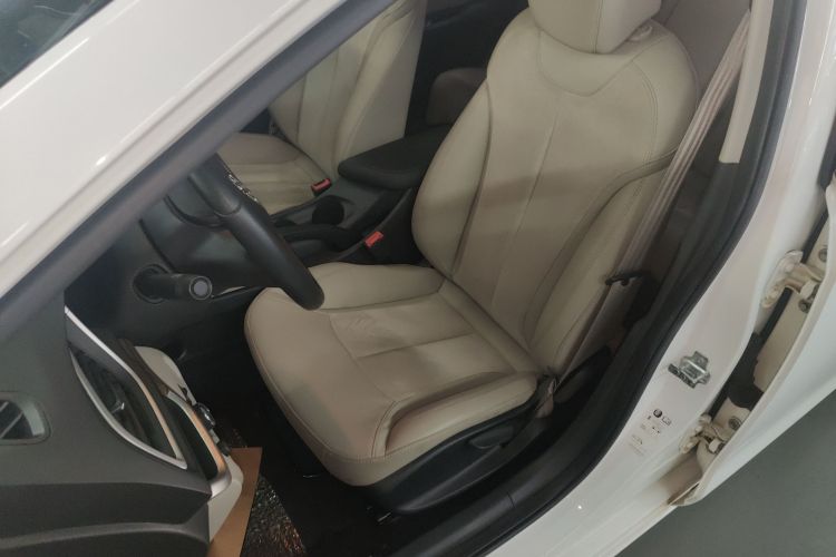 别克 英朗 2015款 15N 自动豪华型中控内饰19