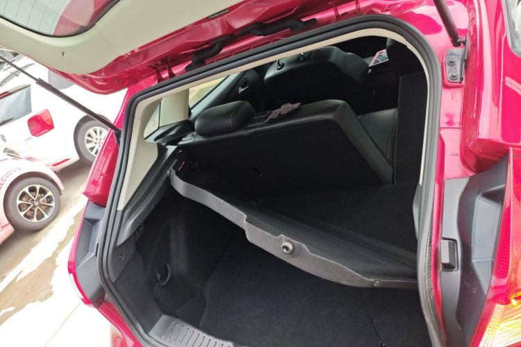 福特 福克斯 2012款 两厢 1.6L 手动风尚型局部细节23