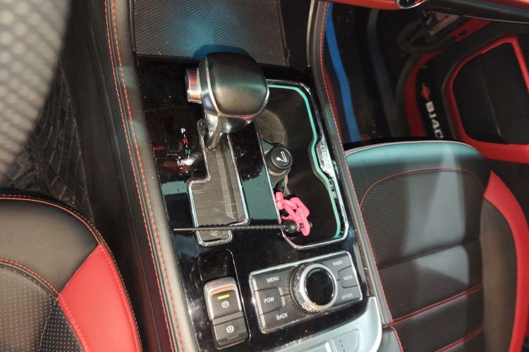 北京BJ40 2019款 PLUS 2.3T 自动四驱旗舰版 国VI中控内饰18