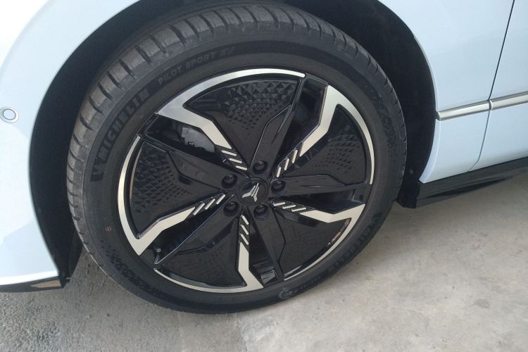 岚图汽车 岚图追光 2023款 四驱长续航版车身外观6001