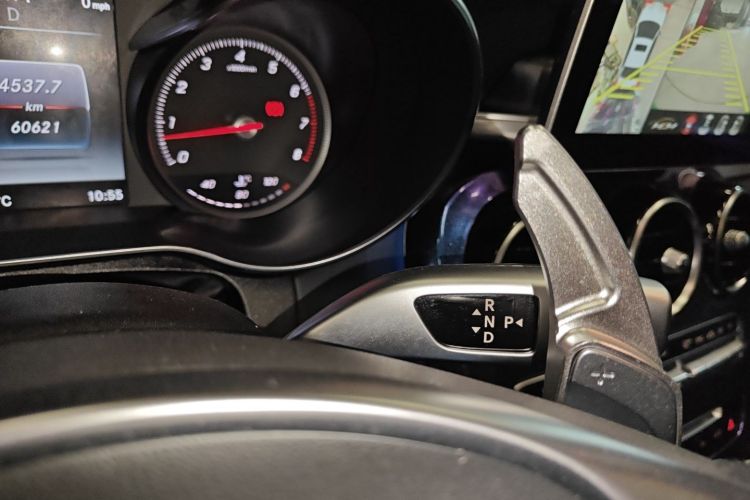 奔驰C级 2017款 改款 C 200 运动版中控内饰18