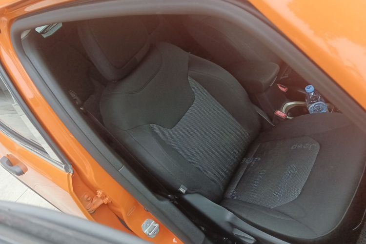 Jeep 自由侠 2017款 180T 自动动能版+局部细节41