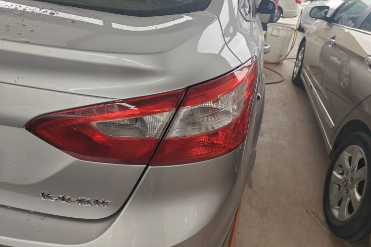 福特 福克斯 2012款 三厢 1.6L 手动舒适型车身外观6006