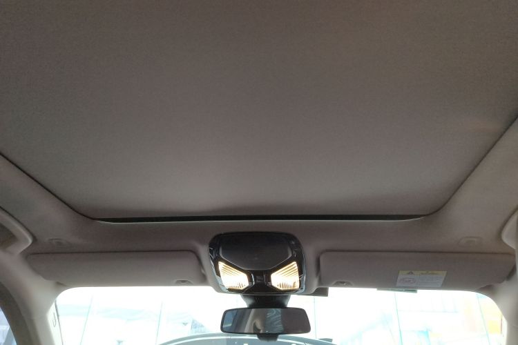 宝马3系 2023款 325i M运动套装中控内饰22