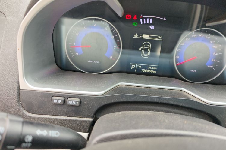 吉利汽车 帝豪 2016款 三厢 1.5L CVT豪华型中控内饰15