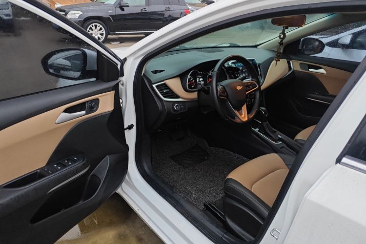 雪佛兰 科鲁泽 2022款 320 自动悦享版中控内饰7003