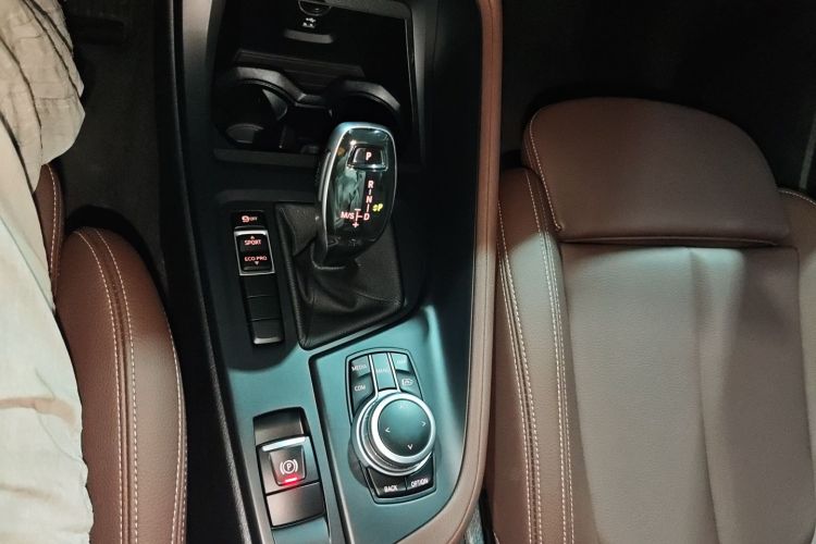 宝马X1 2021款 改款 sDrive25Li 领先型中控内饰18