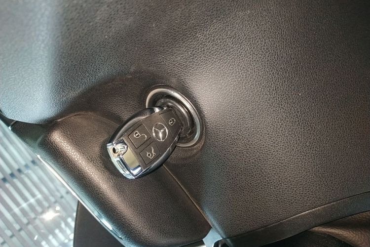 奔驰R级 2017款 R 320 4MATIC 商务型臻藏版中控内饰7001