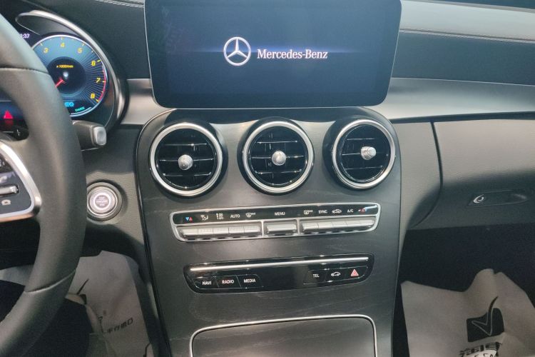 奔驰C级 2019款 改款 C 260 L 运动版中控内饰16