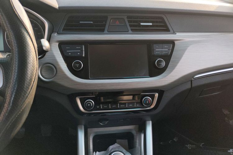 吉利汽车 远景X3 2017款 1.5L 手动尊贵型局部细节16