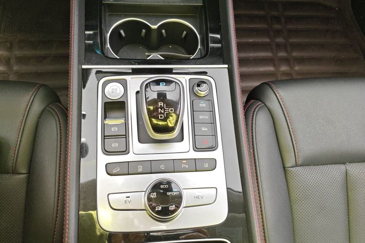 比亚迪 唐新能源 2018款 DM 2.0T 全时四驱智联创享型 7座 国V中控内饰18