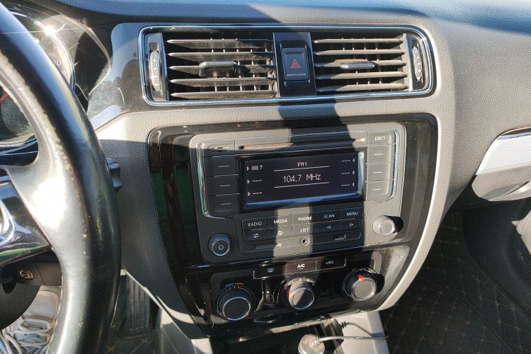 大众 速腾 2015款 1.6L 手动舒适型中控内饰16