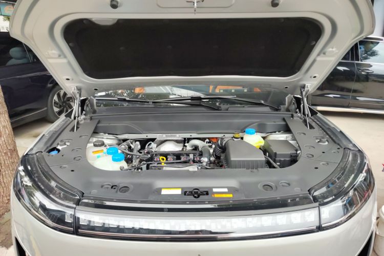 东风奕派 eπ008 2025款 210Ultra增程版 5座机舱底盘24