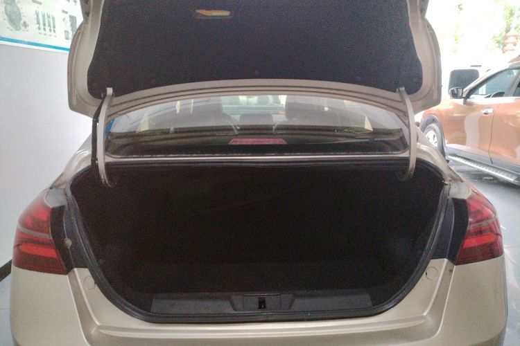 吉利汽车 帝豪 2018款 1.5L CVT向上互联版机舱底盘23