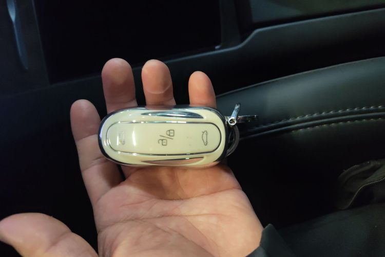 特斯拉 Model X 2020款 长续航升级版中控内饰11