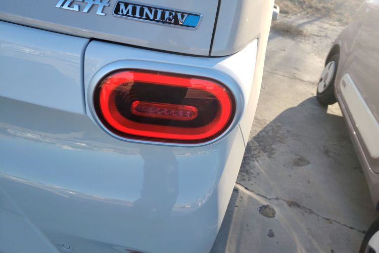 五菱汽车 宏光MINIEV 2024款 第三代 215km 青春版车身外观9