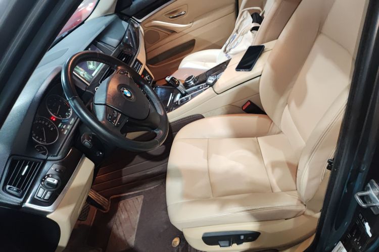 宝马5系 2014款 530Li 豪华设计套装中控内饰19