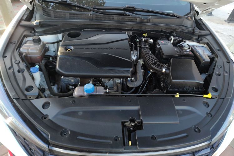 长安 逸动 2023款 畅享版 PLUS 蓝鲸NE 1.4T GDI DCT尊贵版机舱底盘24