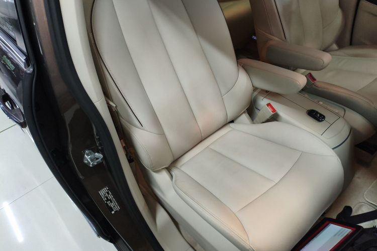 别克GL8 2021款 陆上公务舱 652T 尊贵型局部细节41