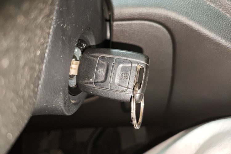 五菱汽车 五菱宏光V 2022款 1.5L劲取版封窗车电动助力LAR中控内饰7001