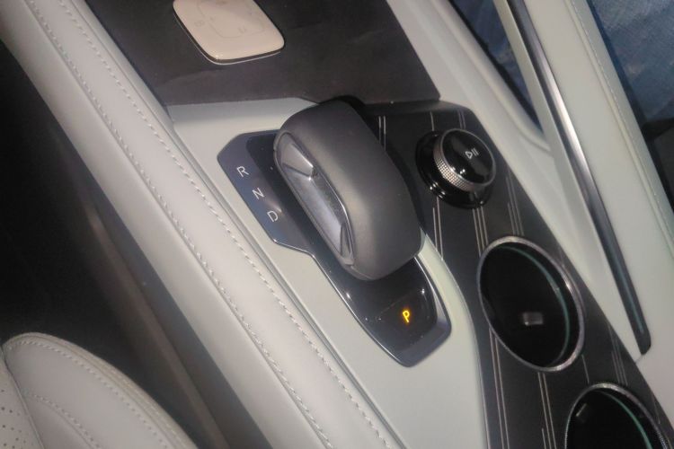 极氪001 2025款 WE版 95kWh 四驱局部细节18