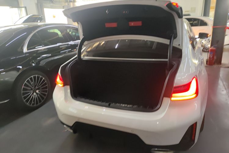 宝马3系 2023款 325Li xDrive M运动套装机舱底盘23