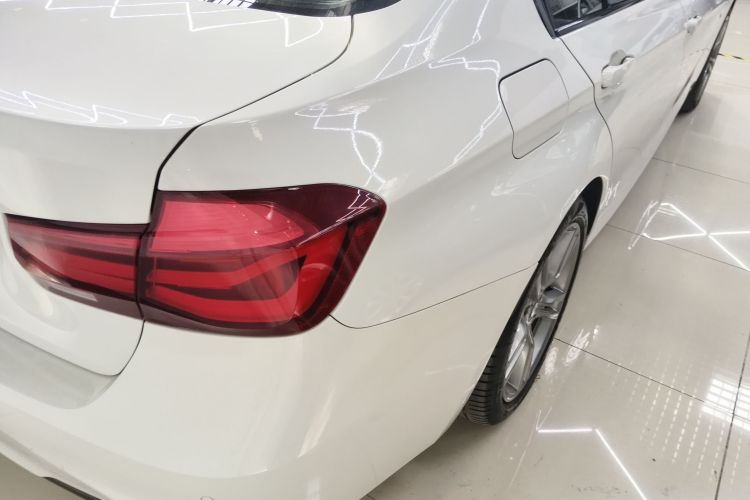 宝马3系 2018款 320i M运动曜夜版车身外观6006