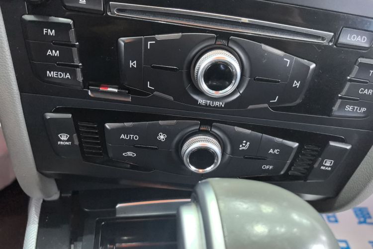 奥迪A4L 2016款 30 TFSI 典藏版 自动舒适型中控内饰16