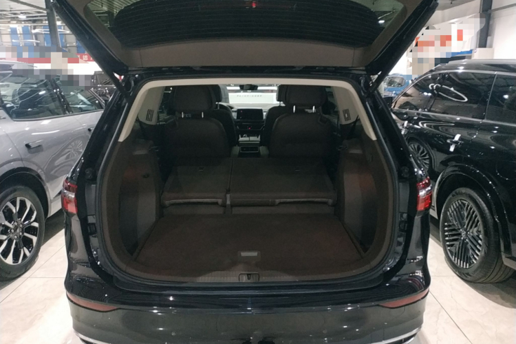 大众 威然 2024款 380TSI 尊贵版机舱底盘23