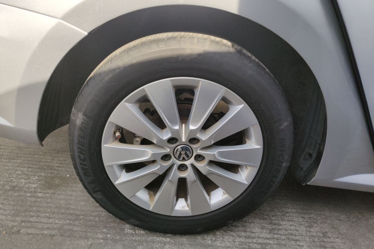 大众 朗逸 2013款 改款经典 1.6L 自动舒适版车身外观6008