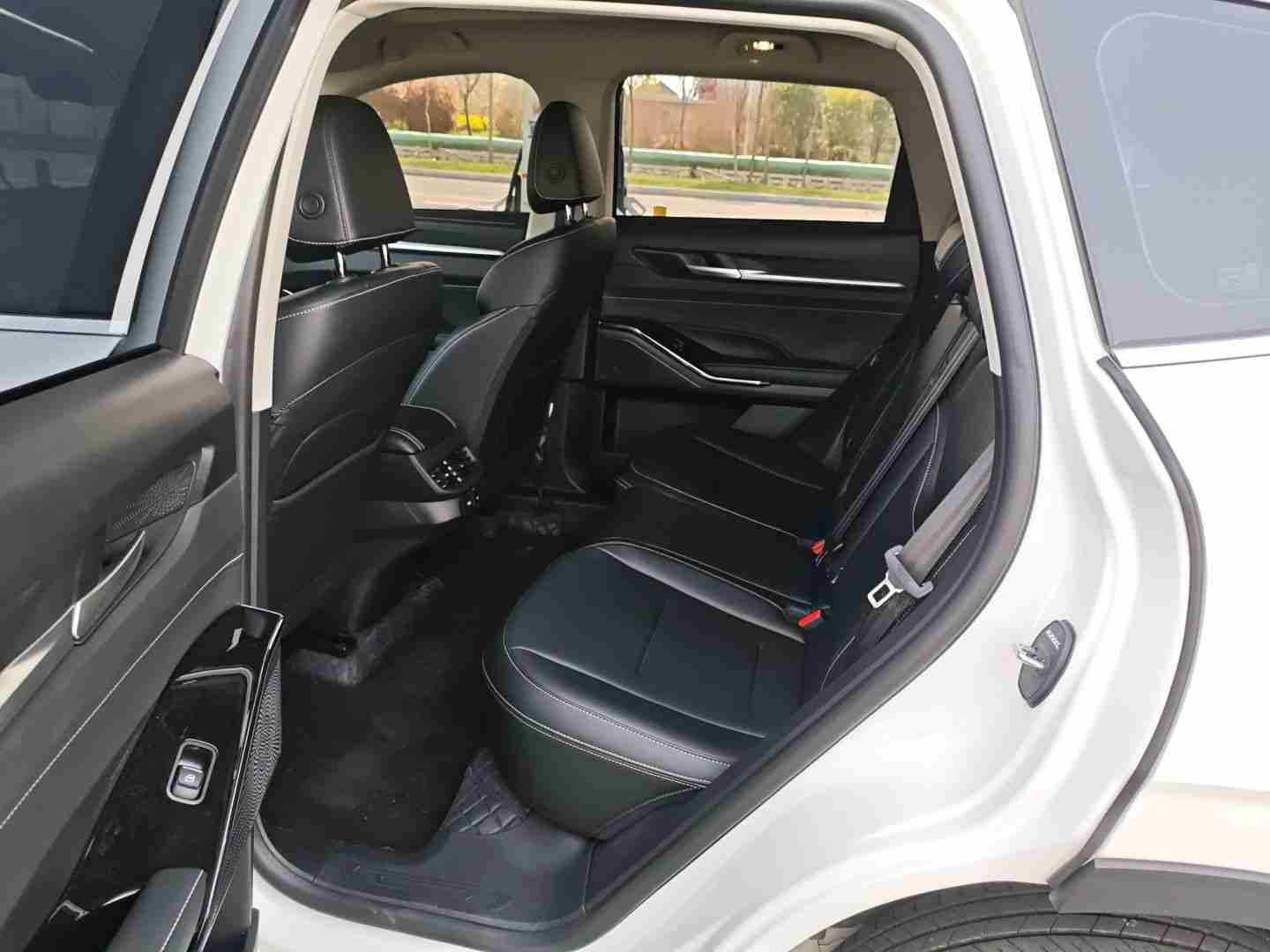 车辆左侧后座椅展示
