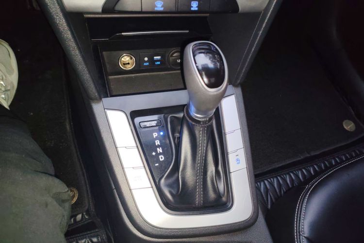 现代 领动 2016款 1.6L 自动智炫·精英型局部细节18