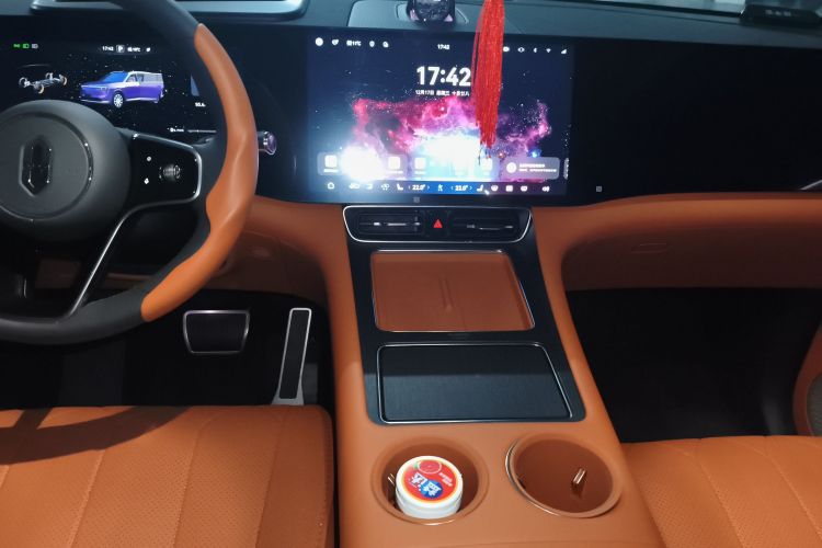 鸿蒙智行 问界M8 2025款 纯电 Max+ 六座四驱版中控内饰16