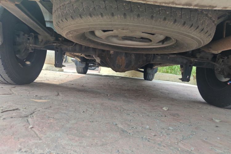 福特 新世代全顺 2016款 2.2T短轴6座中顶多功能车局部细节9003