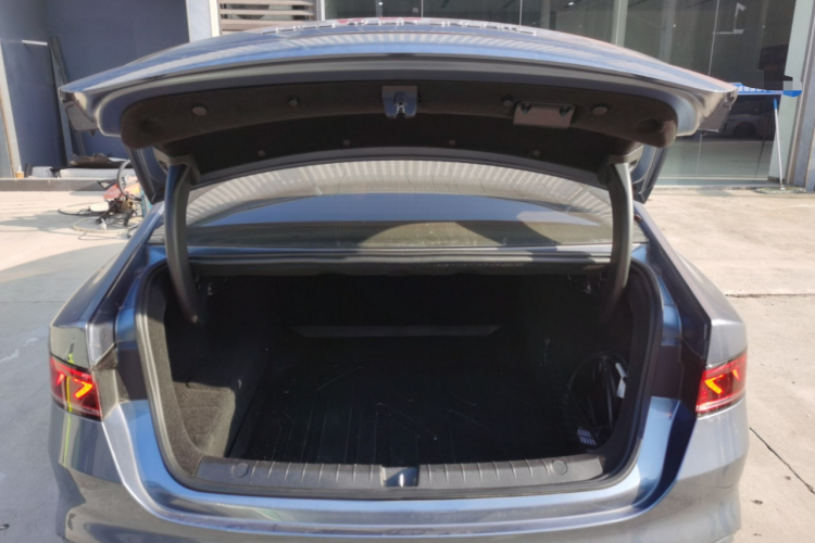 比亚迪 秦PLUS 2024款 荣耀版 DM-i 55KM超越型机舱底盘23