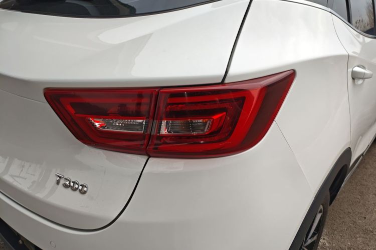 众泰T300 2017款 1.5T CVT尊享型车身外观9