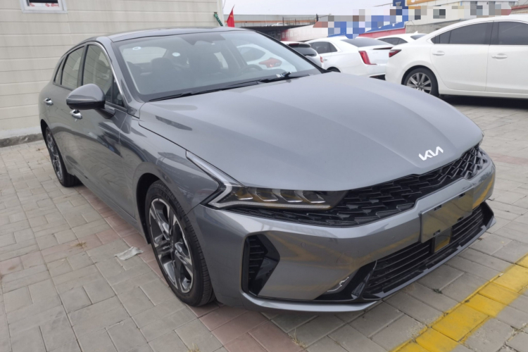 起亚K5 2025款 1.5T 尊贵版车身外观3