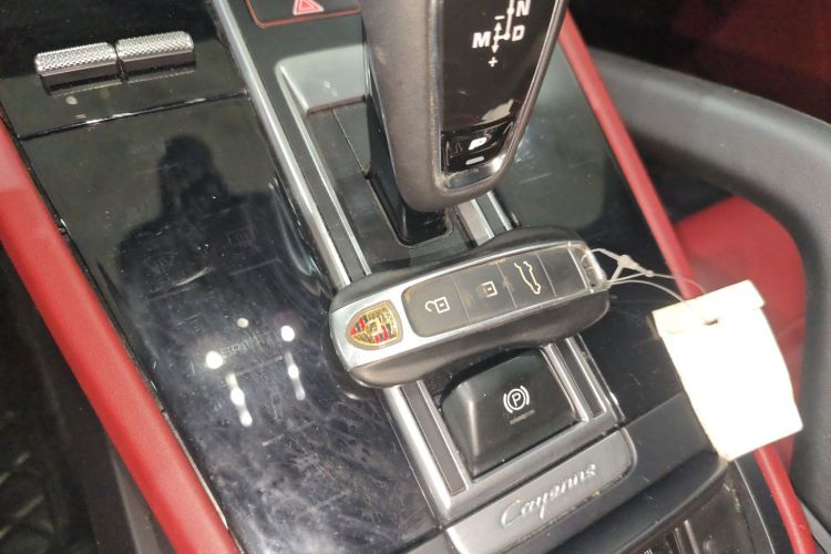 保时捷 2023款 Cayenne Coupé 3.0T 铂金版中控内饰11