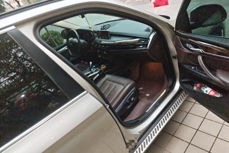 宝马X5(进口) 2014款 xDrive35i 典雅型局部细节9005