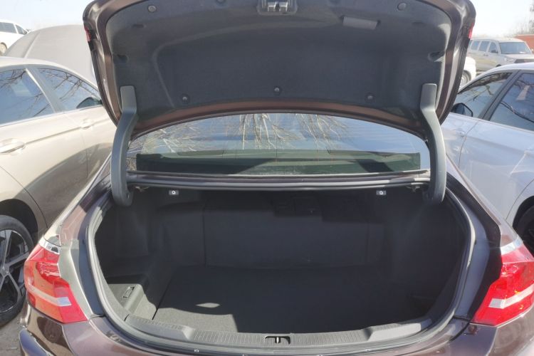 别克 君越 2018款 30H 精英型机舱底盘23