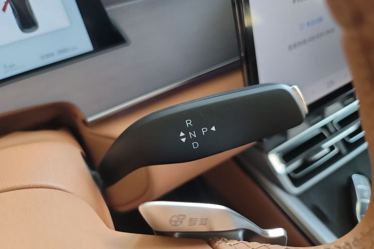 比亚迪 汉L 2025款 DM-p 四驱激光雷达旗舰型中控内饰18