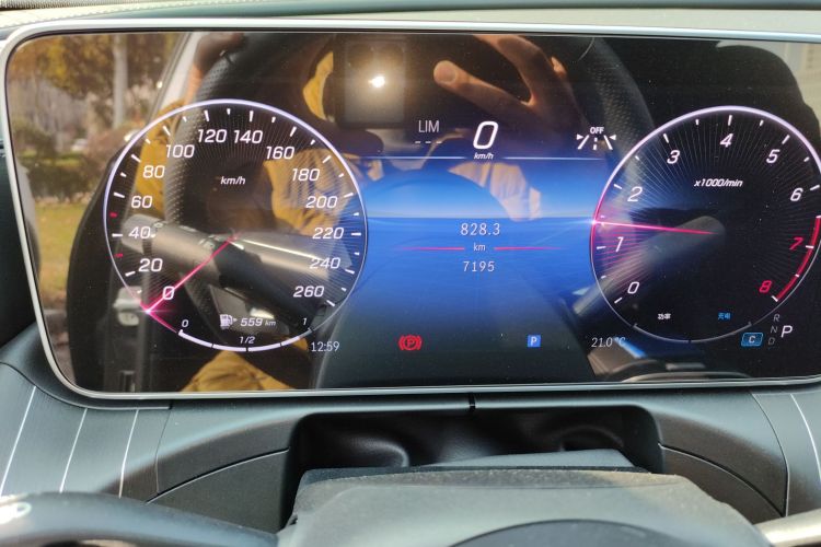 奔驰C级 2024款 改款 C 200 L 运动版中控内饰15