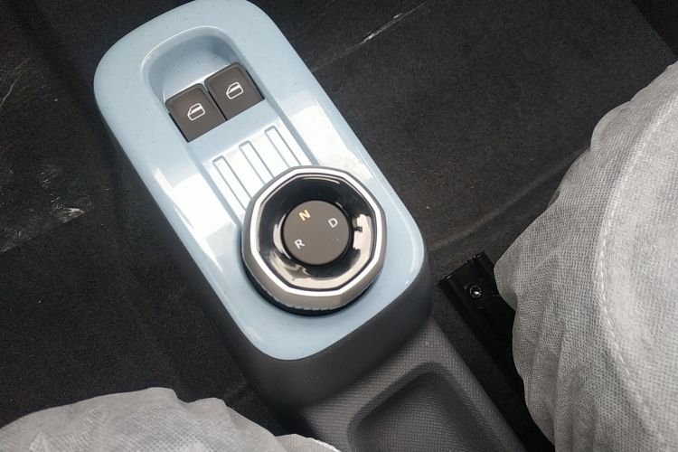 吉利银河 2024款 熊猫mini 200km 耐力熊中控内饰18