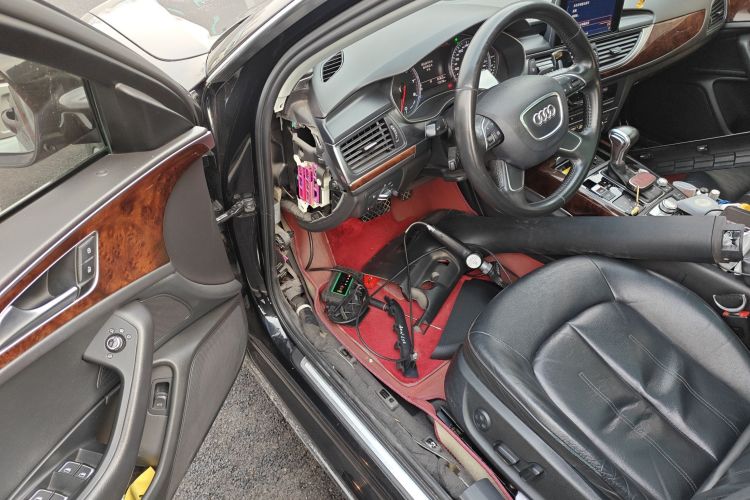 奥迪A6L 2015款 30 FSI 百万纪念舒享型中控内饰20