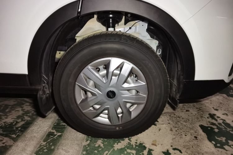 福特 全顺T8 2024款 T8 2.3T柴油自动短轴中顶6座多功能版3/3车身外观10