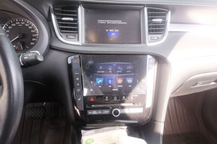 英菲尼迪QX50 2018款 2.0T 四驱菁英版局部细节16