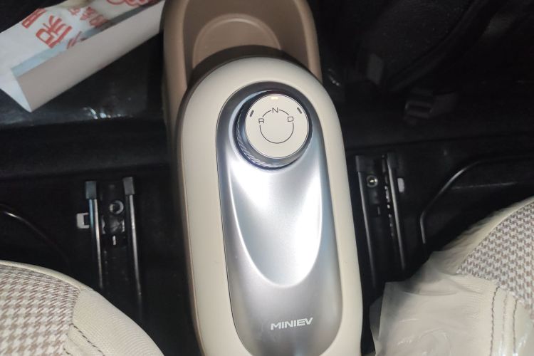 五菱汽车 宏光MINIEV 2025款 四门版 进阶款中控内饰18