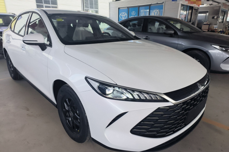 比亚迪 秦PLUS 2025款 DM-i 智驾版 55KM领先型车身外观3